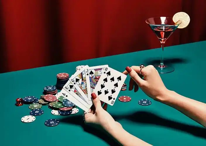 13win Slot APP Myanmar မိုဘိုင်းဖုန်းဖြင့် Slot ဂိမ်း ကစားနေသည်